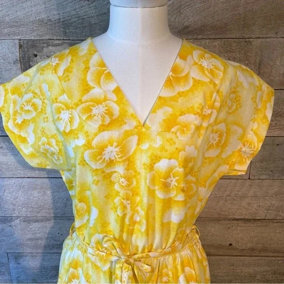 🇨🇦 Vintage Sanway women's yellow  & white Hawaiian dress in size medium‎ - Picture 6 of 8